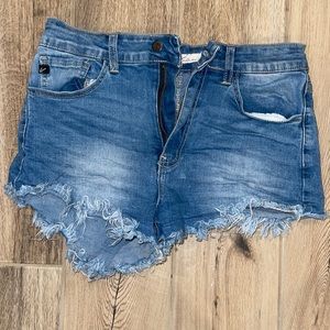 9/28 waist jean shorts. Frayed at bottoms.